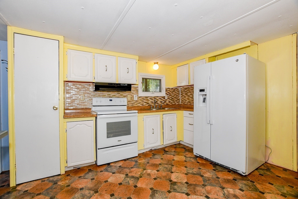 24 Kimberly Ct Property Photo 5