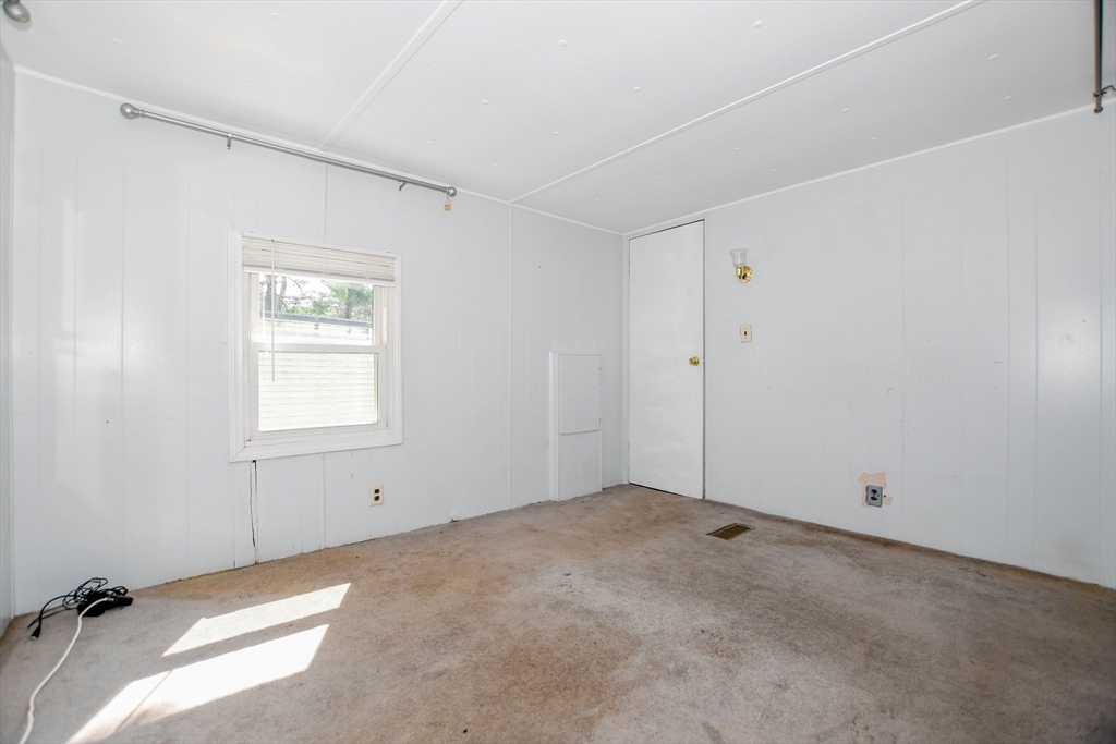 24 Kimberly Ct Property Photo 16