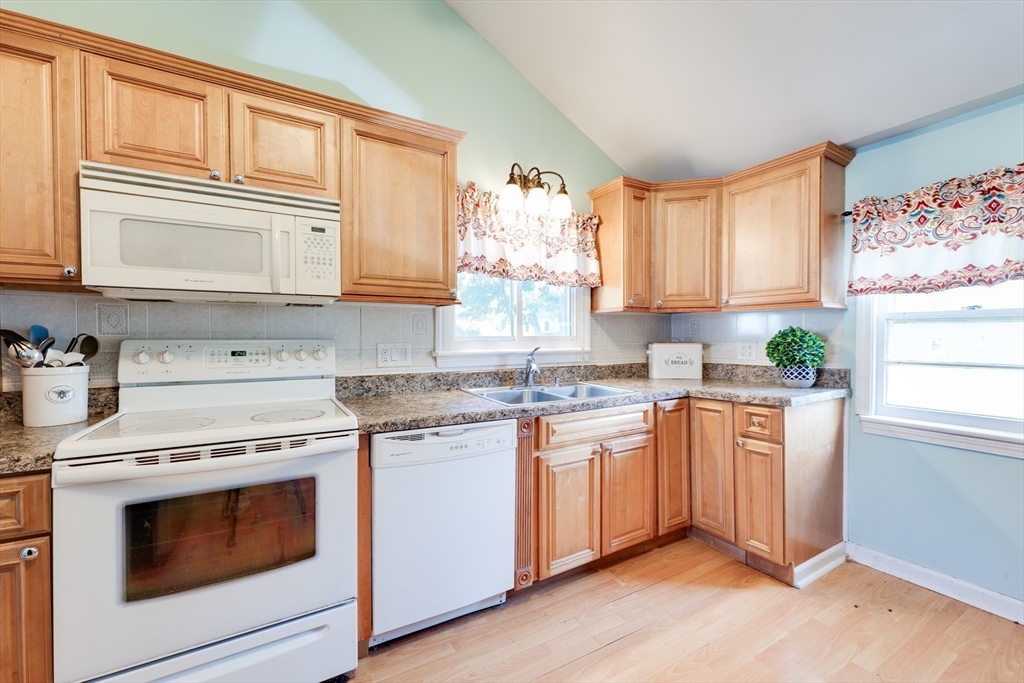 30 Chestnut St Property Photo 6