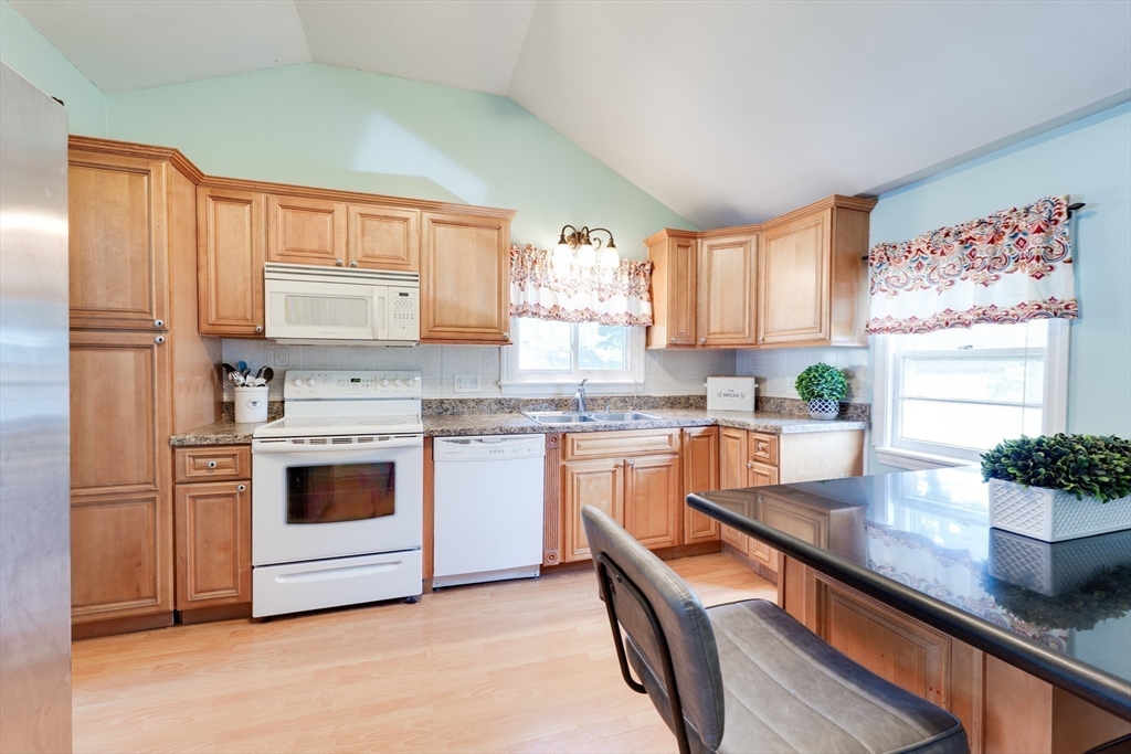 30 Chestnut St Property Photo 7