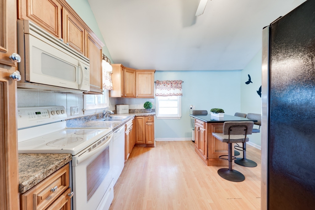 30 Chestnut St Property Photo 8