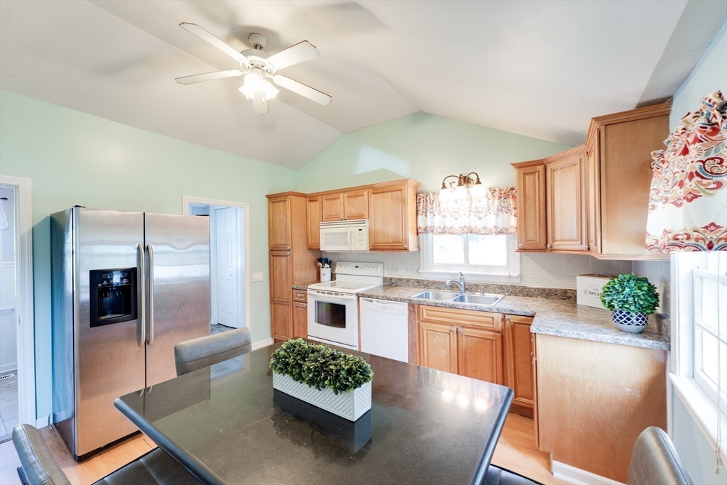 30 Chestnut St Property Photo 9