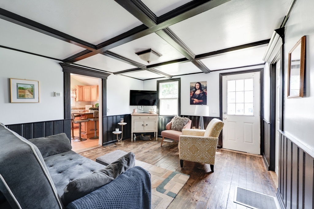 30 Chestnut St Property Photo 11