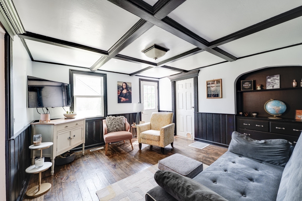 30 Chestnut St Property Photo 13