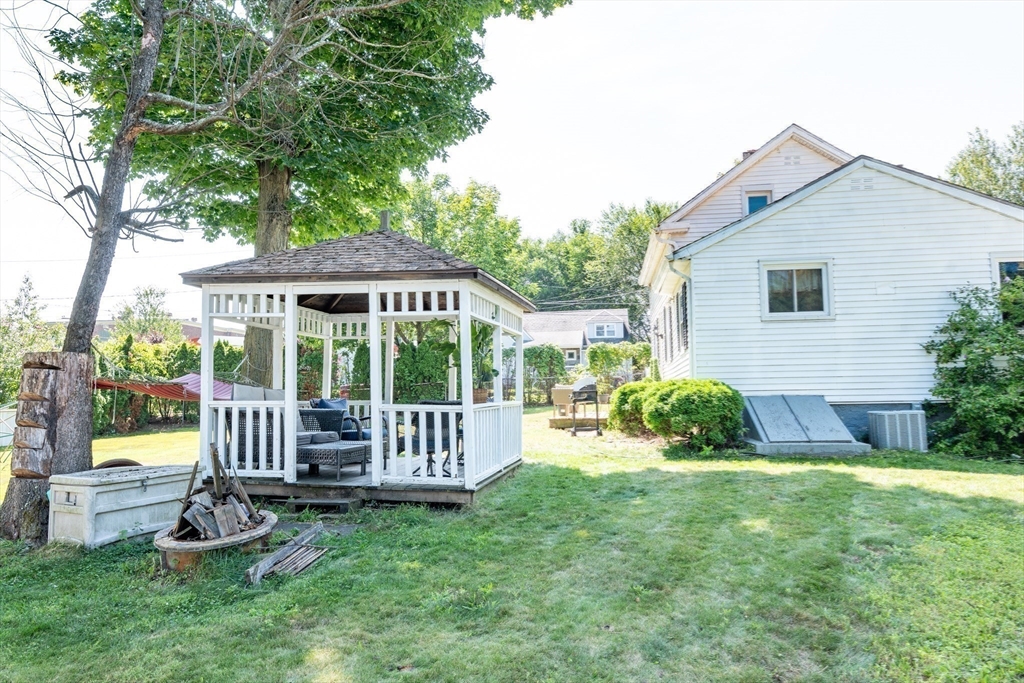 30 Chestnut St Property Photo 31