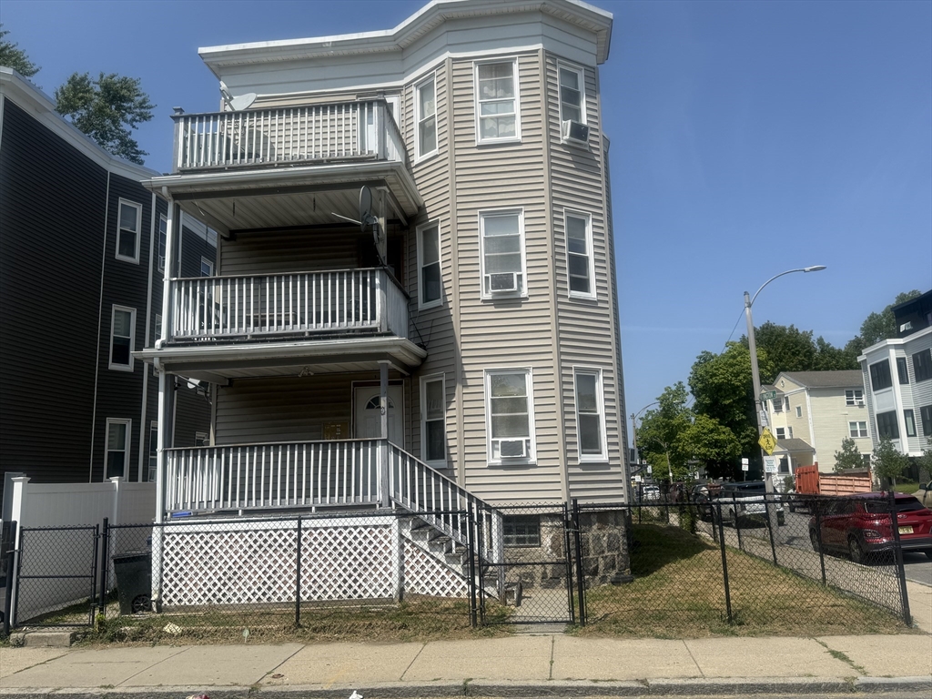 29 Torrey St Property Photo 3