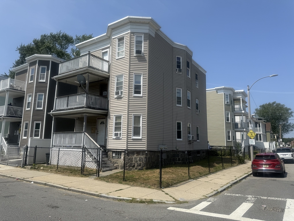 29 Torrey St Property Photo 4