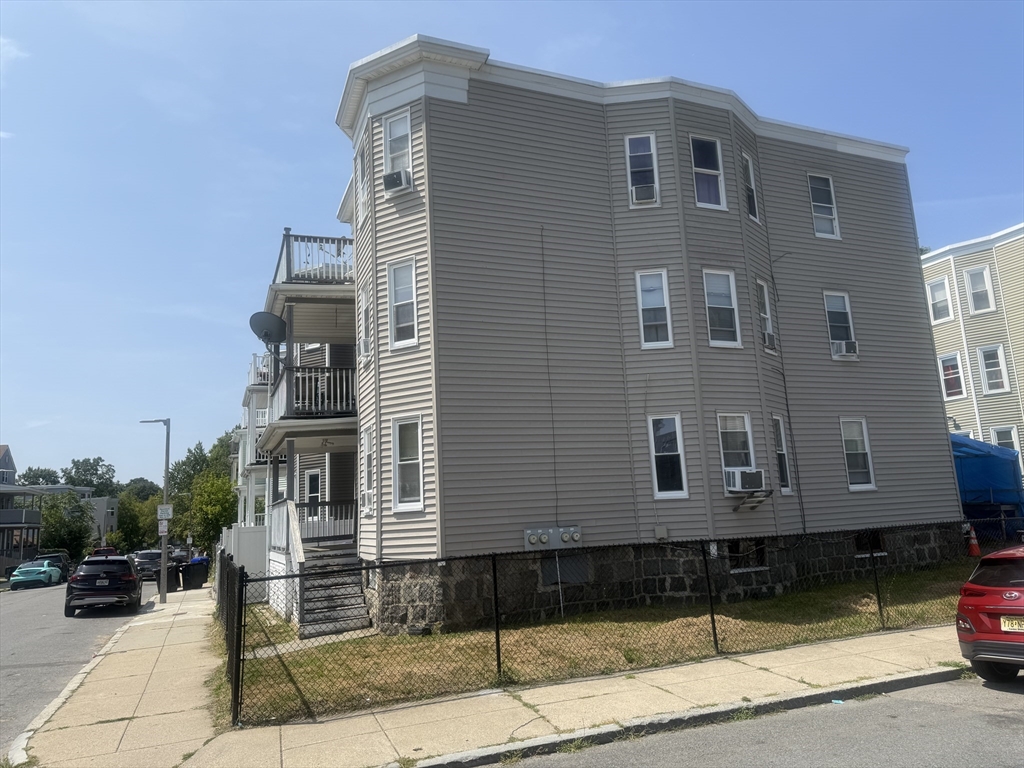29 Torrey St Property Photo 6