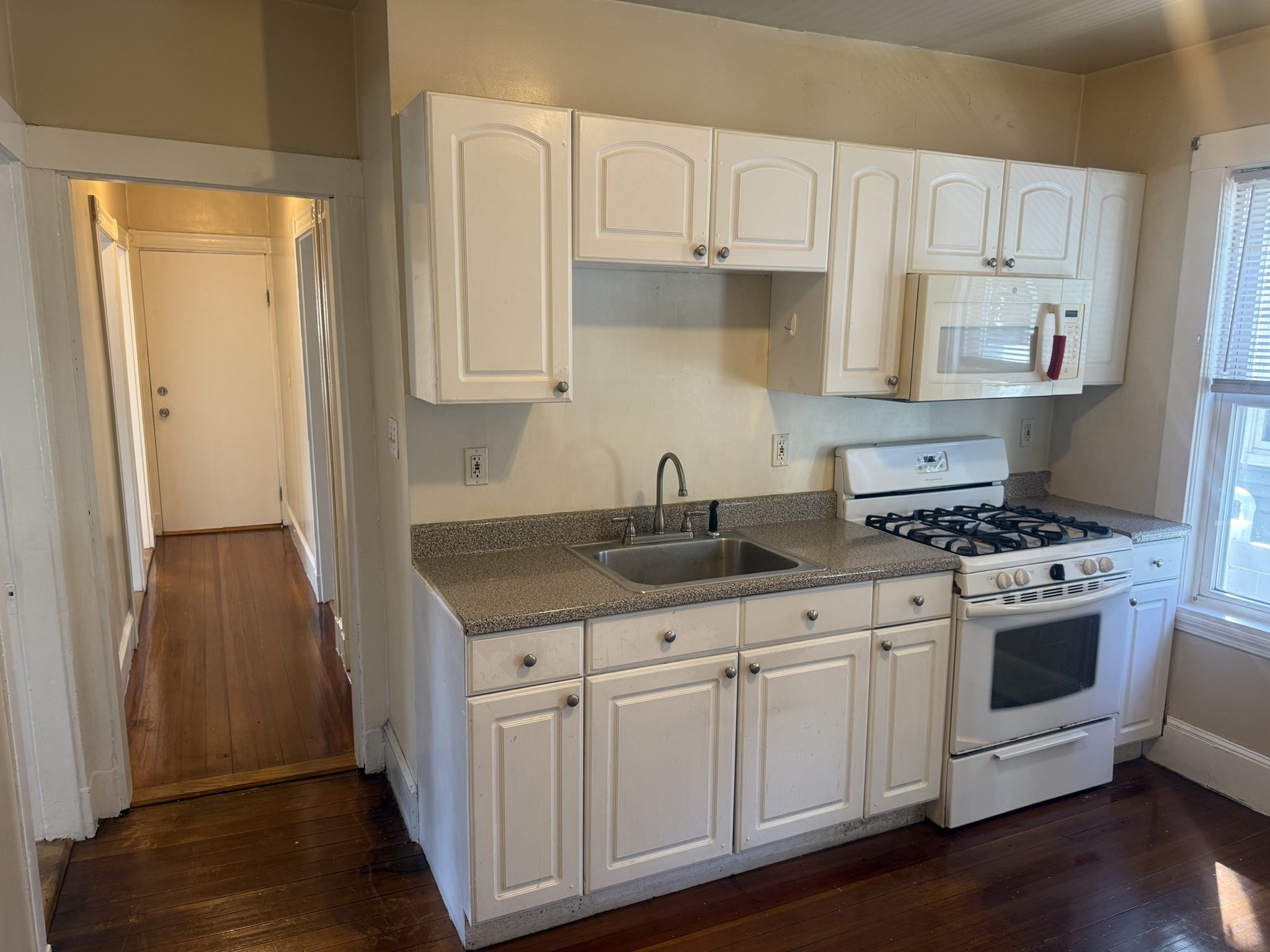29 Torrey St Property Photo 6