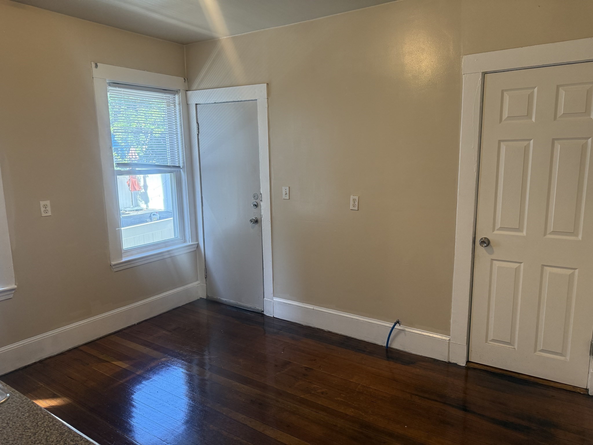 29 Torrey St Property Photo 7