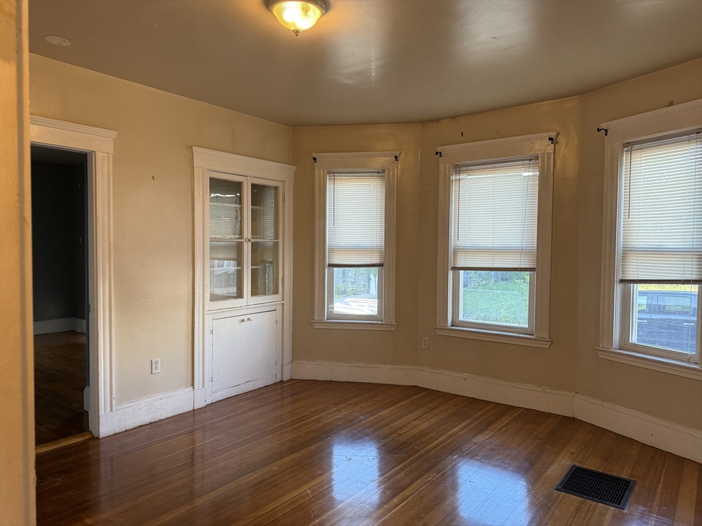 29 Torrey St Property Photo 9