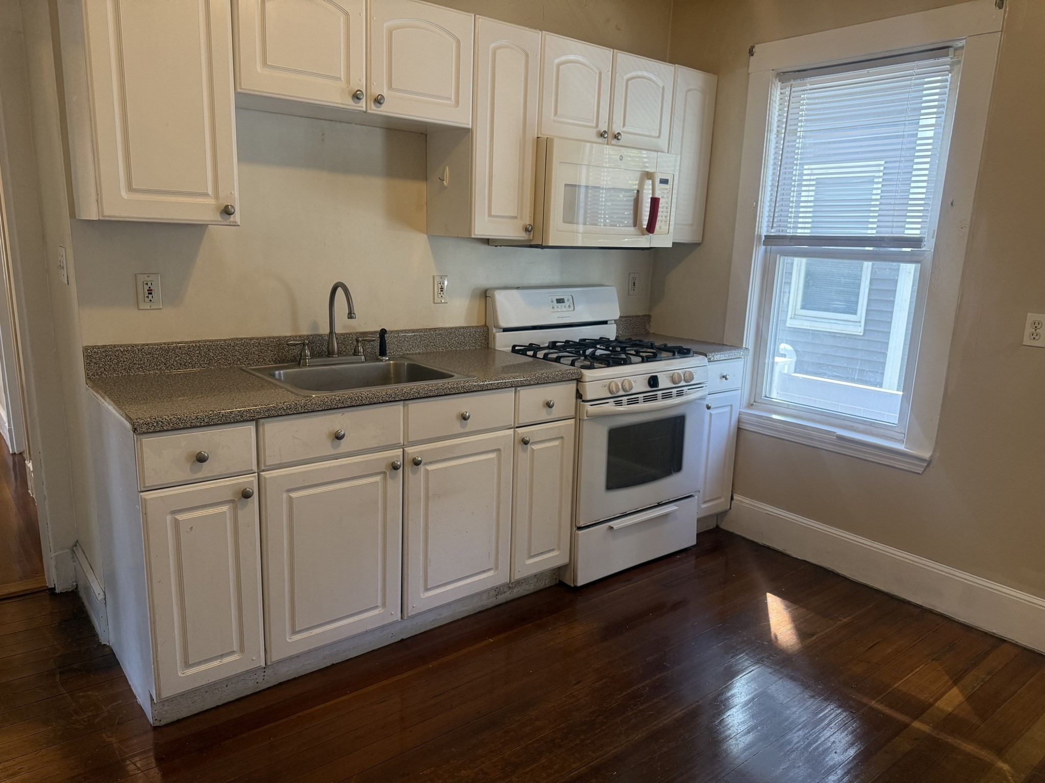 29 Torrey St Property Photo 9
