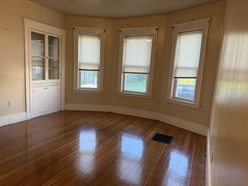 29 Torrey St Property Photo 10