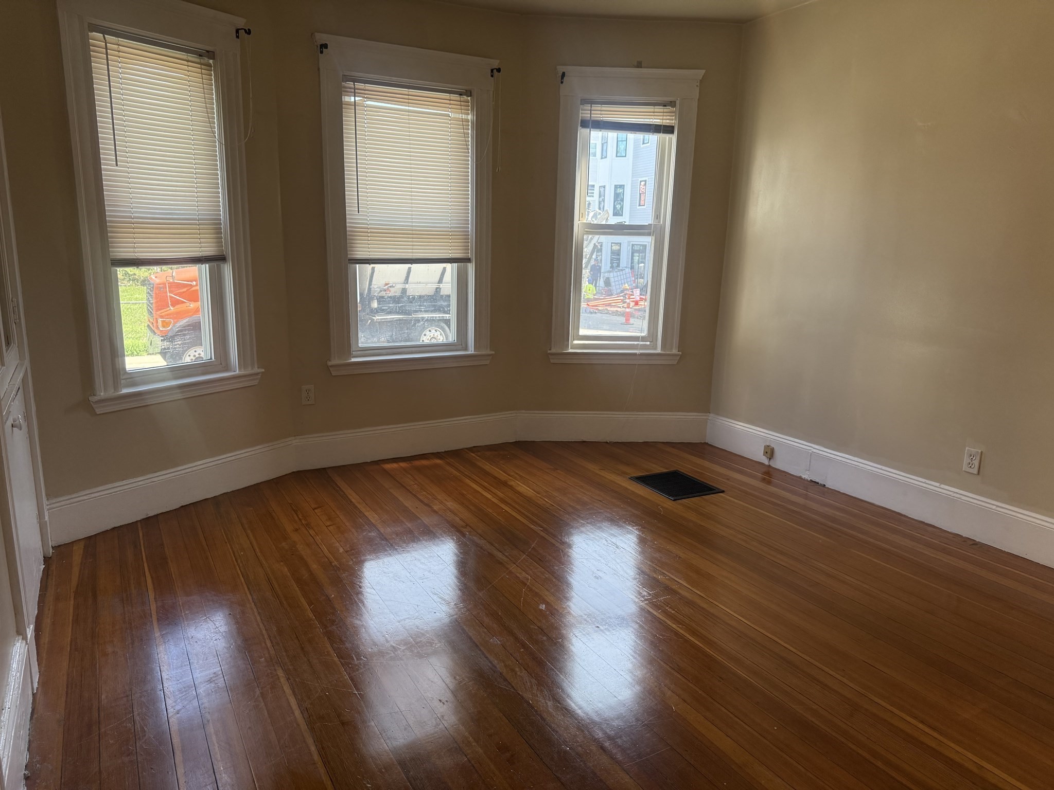 29 Torrey St Property Photo 10