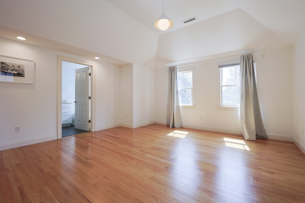 105 Watertown St # 105 Property Photo 23