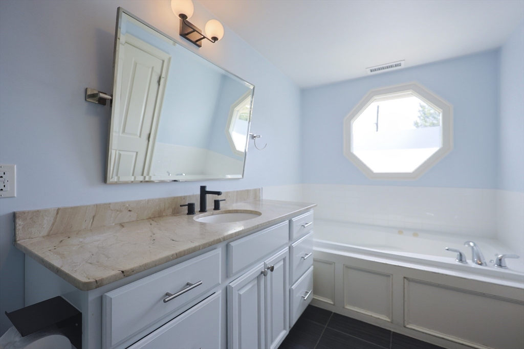105 Watertown St # 105 Property Photo 25