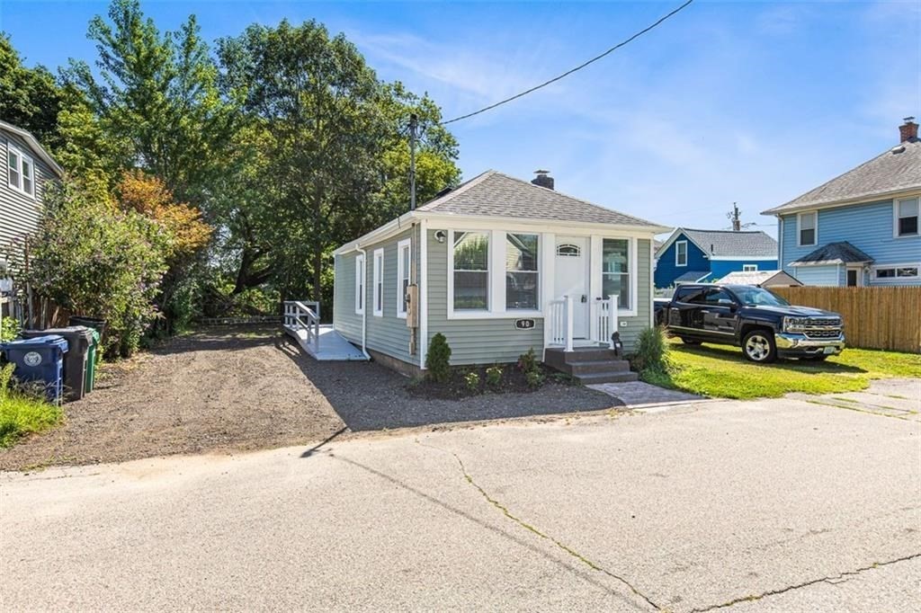 90 Huron Street Property Photo 1