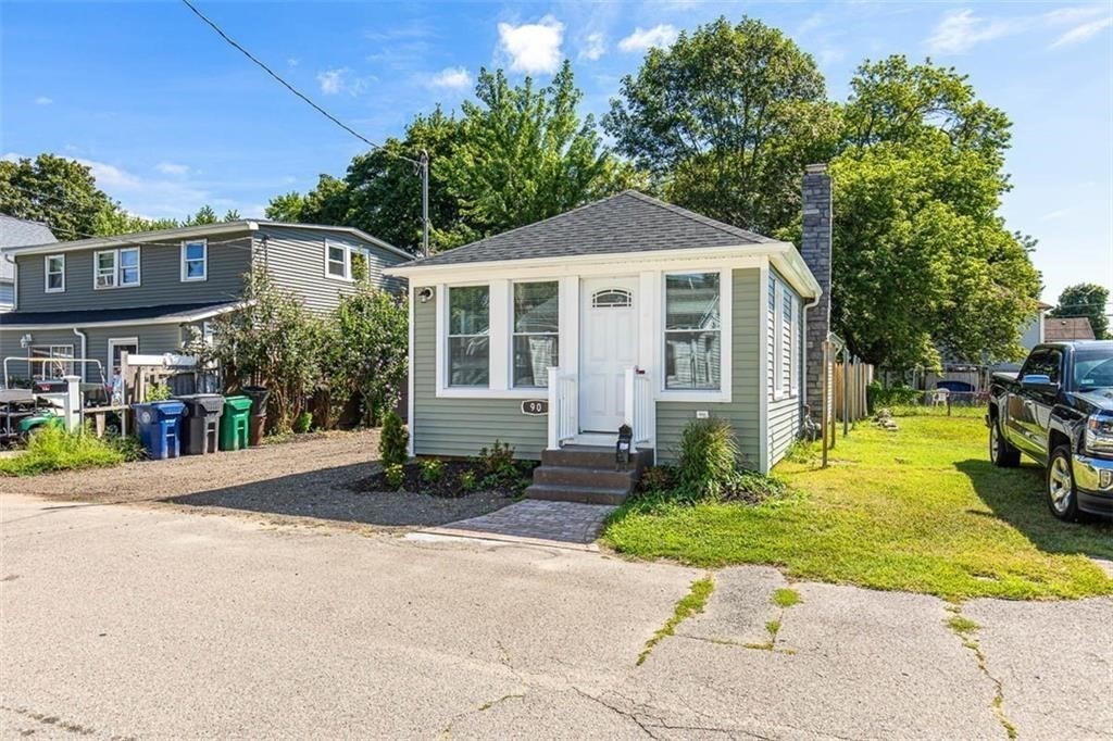 90 Huron Street Property Photo 2