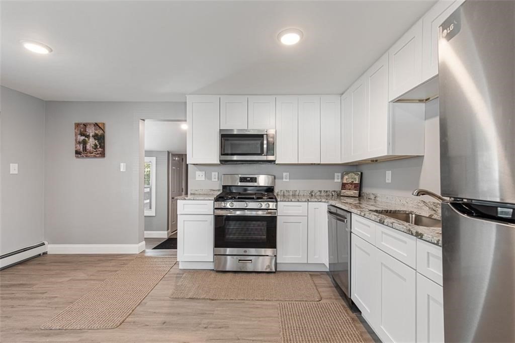 90 Huron Street Property Photo 8