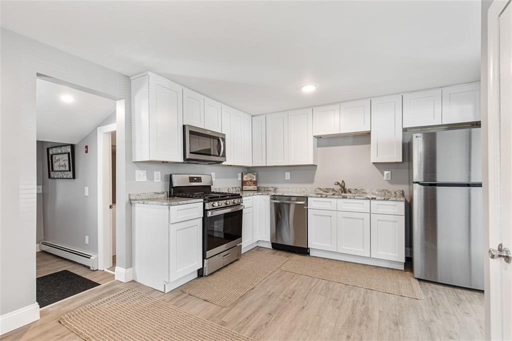 90 Huron Street Property Photo 12
