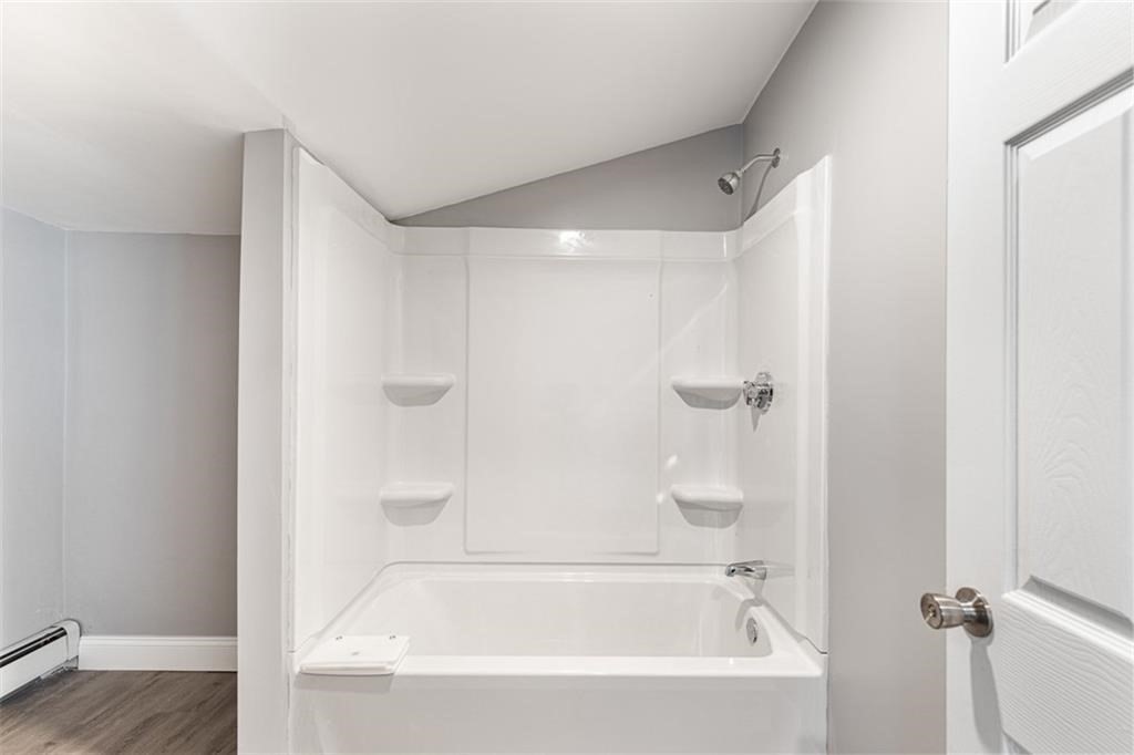 90 Huron Street Property Photo 14