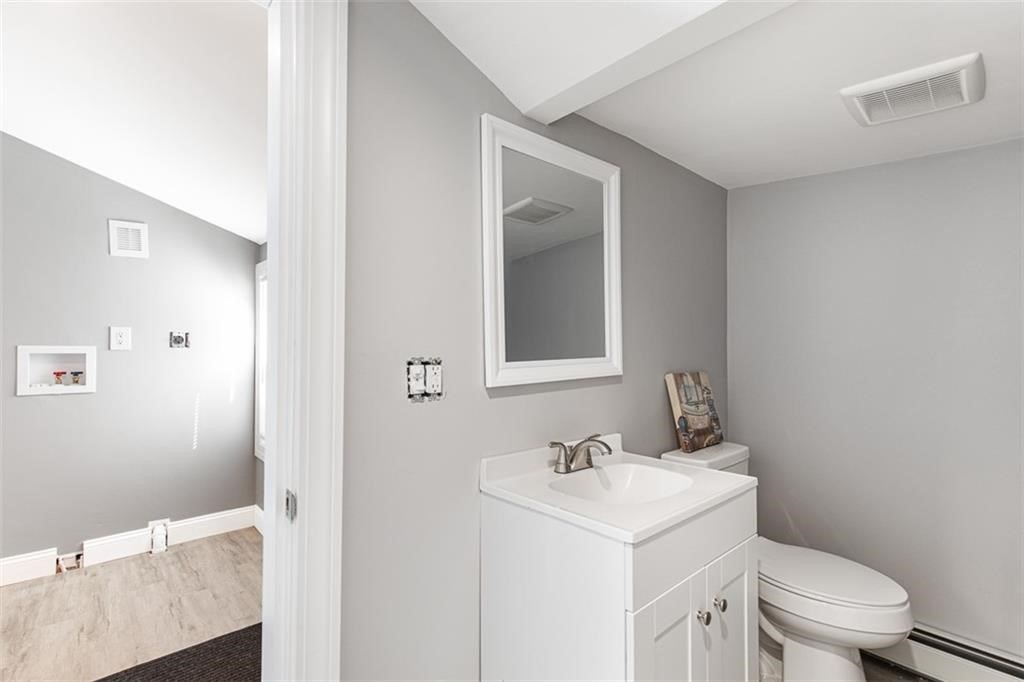 90 Huron Street Property Photo 15