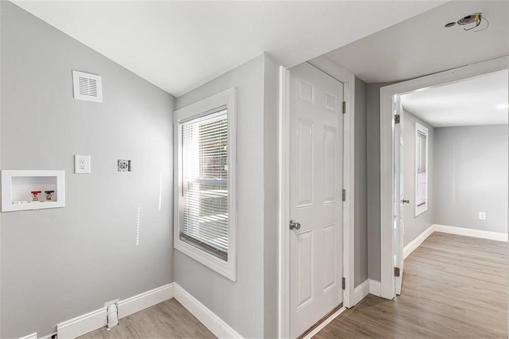 90 Huron Street Property Photo 17