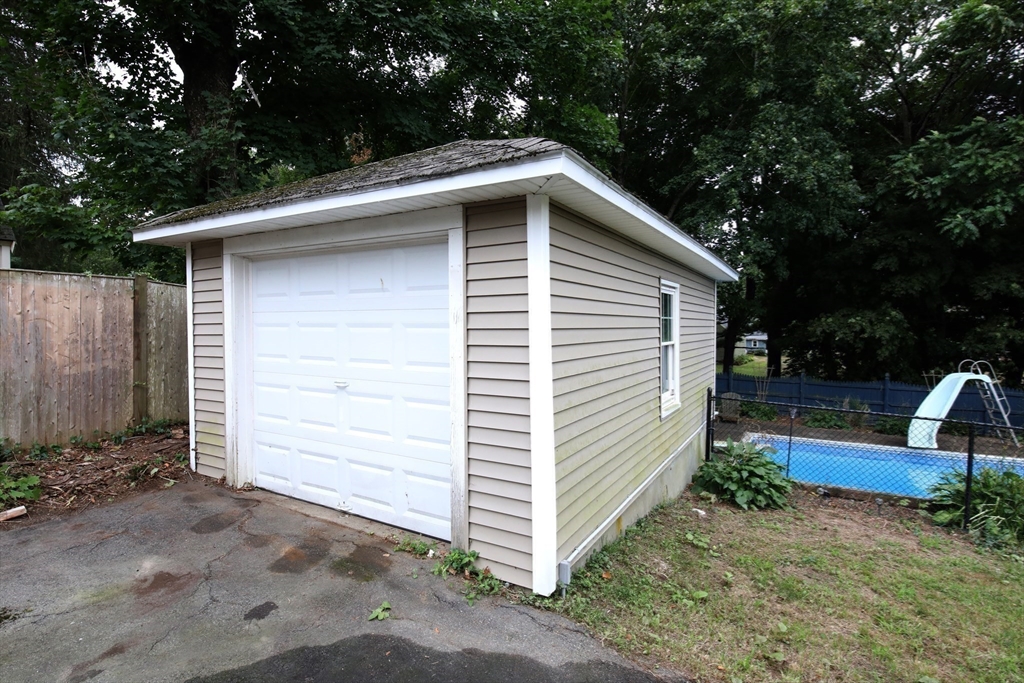 29 Ellis Ave Property Photo 18