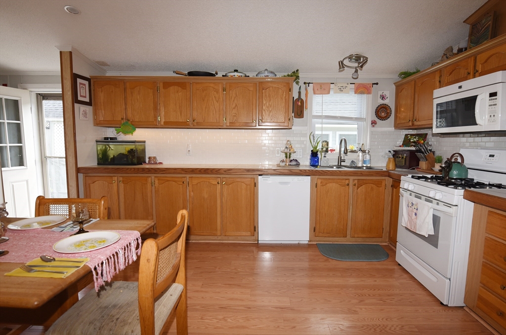 60 Fairview St Property Photo 3