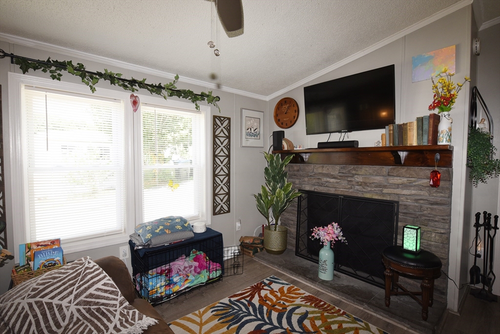 60 Fairview St Property Photo 4