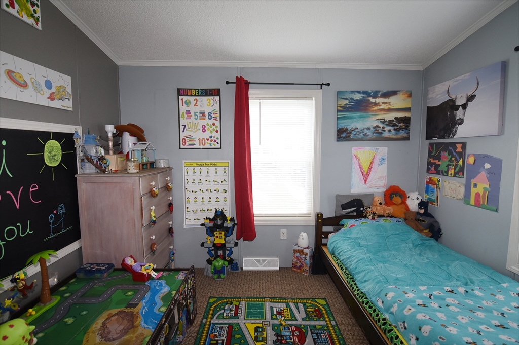 60 Fairview St Property Photo 7