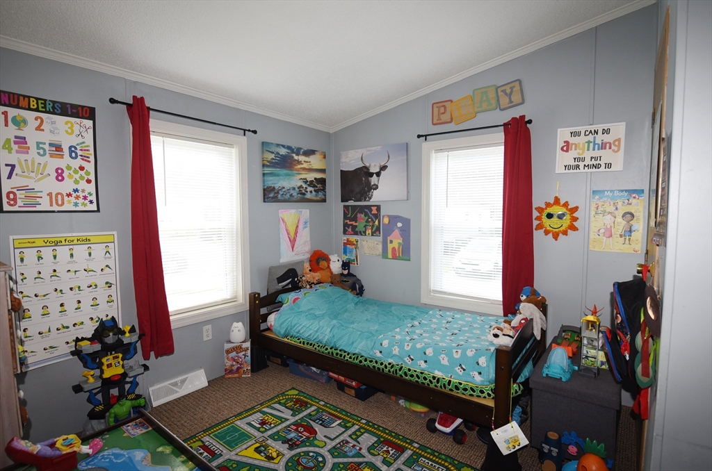 60 Fairview St Property Photo 8