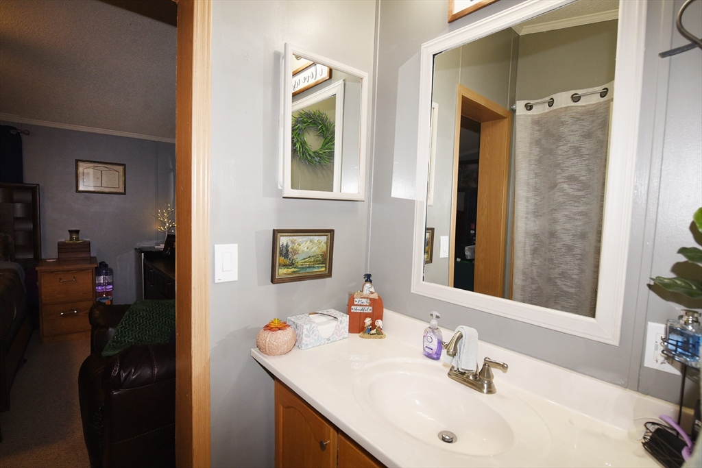 60 Fairview St Property Photo 12