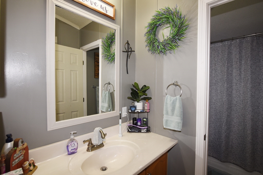 60 Fairview St Property Photo 13