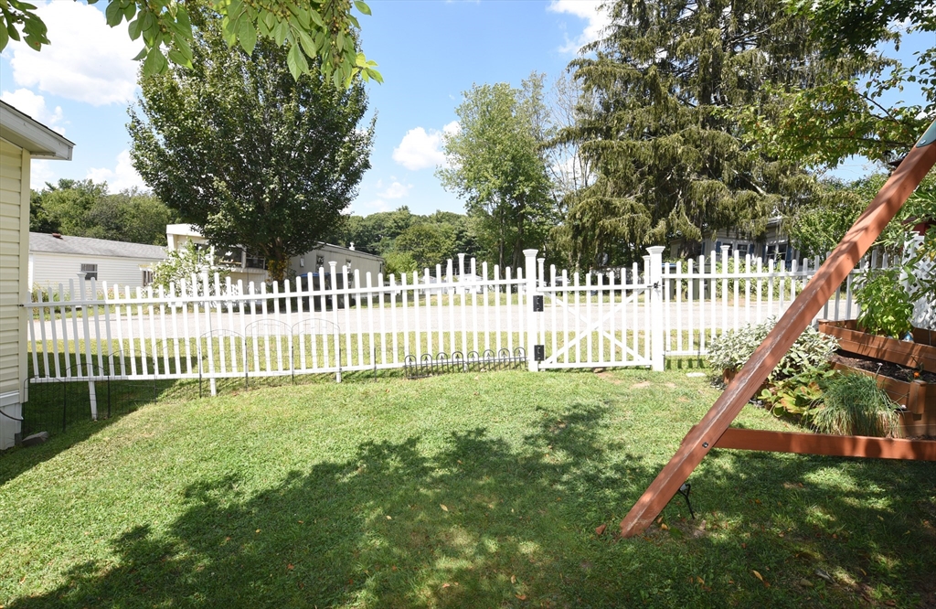 60 Fairview St Property Photo 25