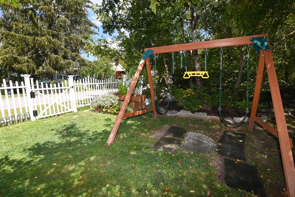 60 Fairview St Property Photo 28