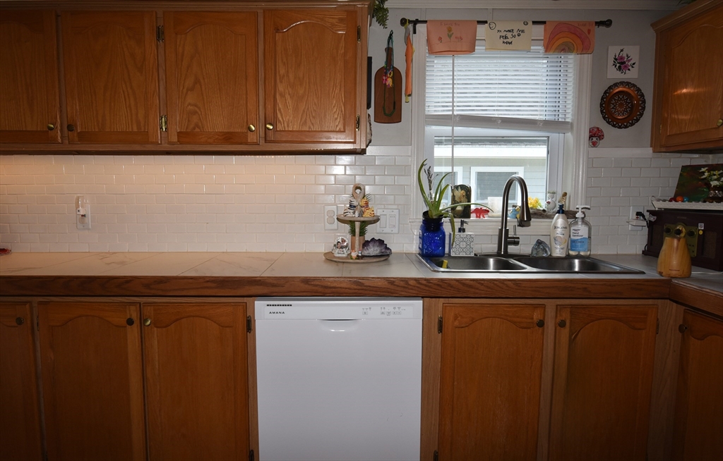 60 Fairview St Property Photo 30