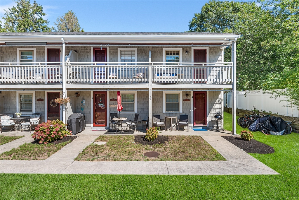 141 Main St Property Photo 1