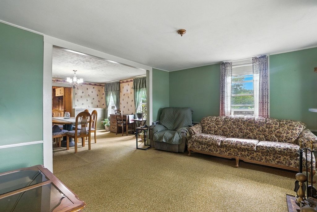 5 Circle St Property Photo 4