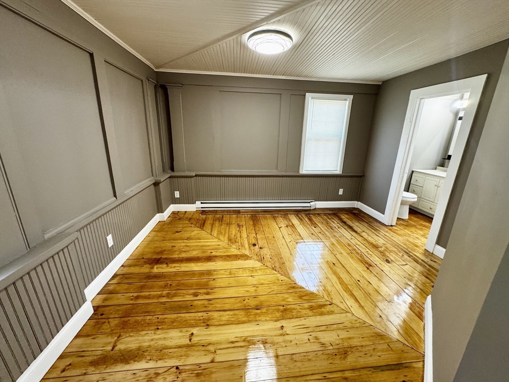 23 Oak St Property Photo 4