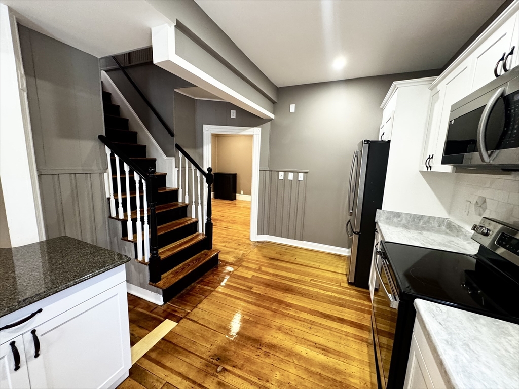 23 Oak St Property Photo 6