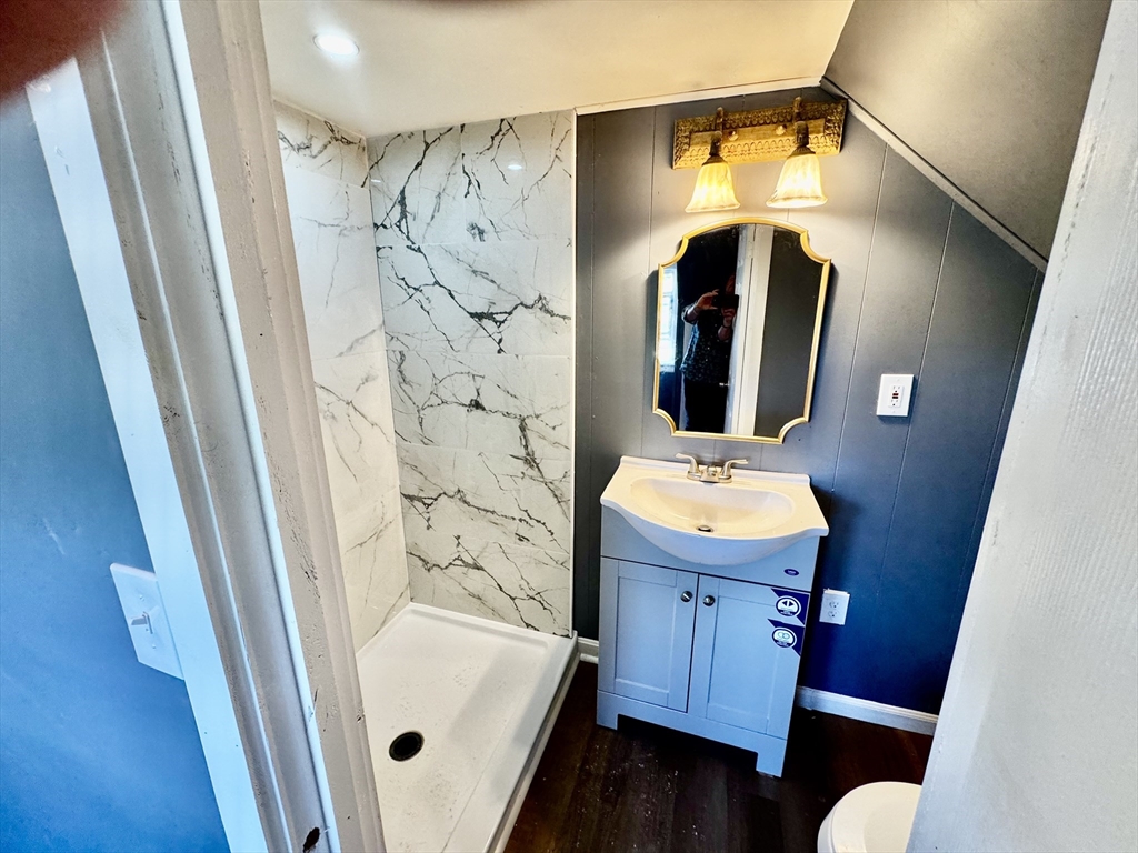 23 Oak St Property Photo 8