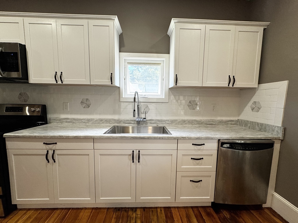 23 Oak St Property Photo 9