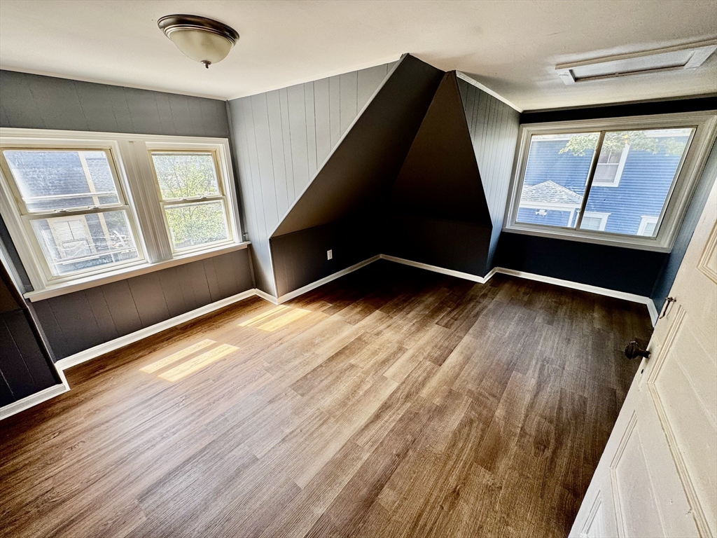 23 Oak St Property Photo 11