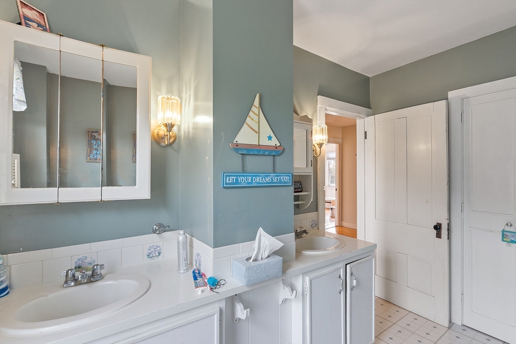 224 Main St Property Photo 28