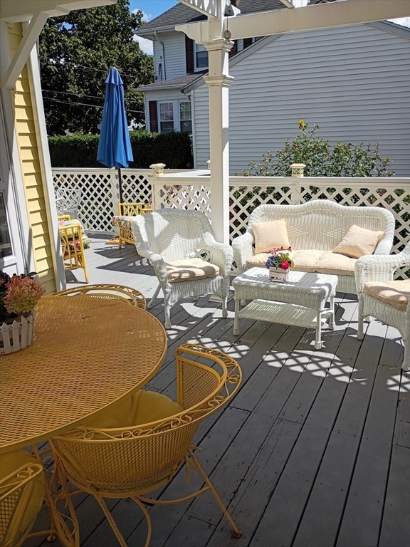 333 Langley St. Property Photo 10