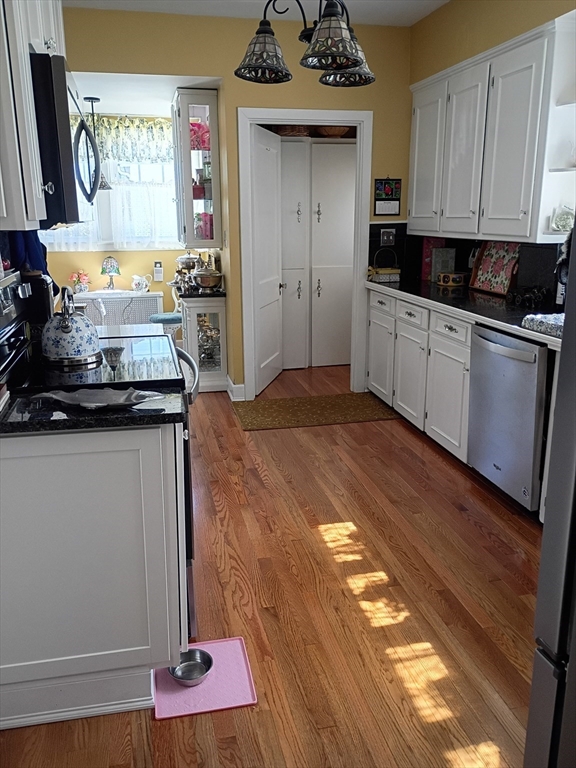 333 Langley St. Property Photo 14