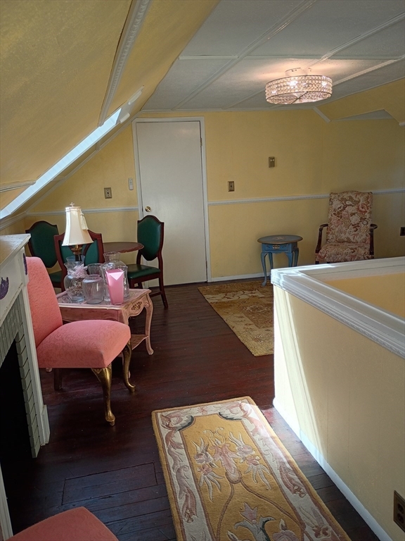 333 Langley St. Property Photo 36