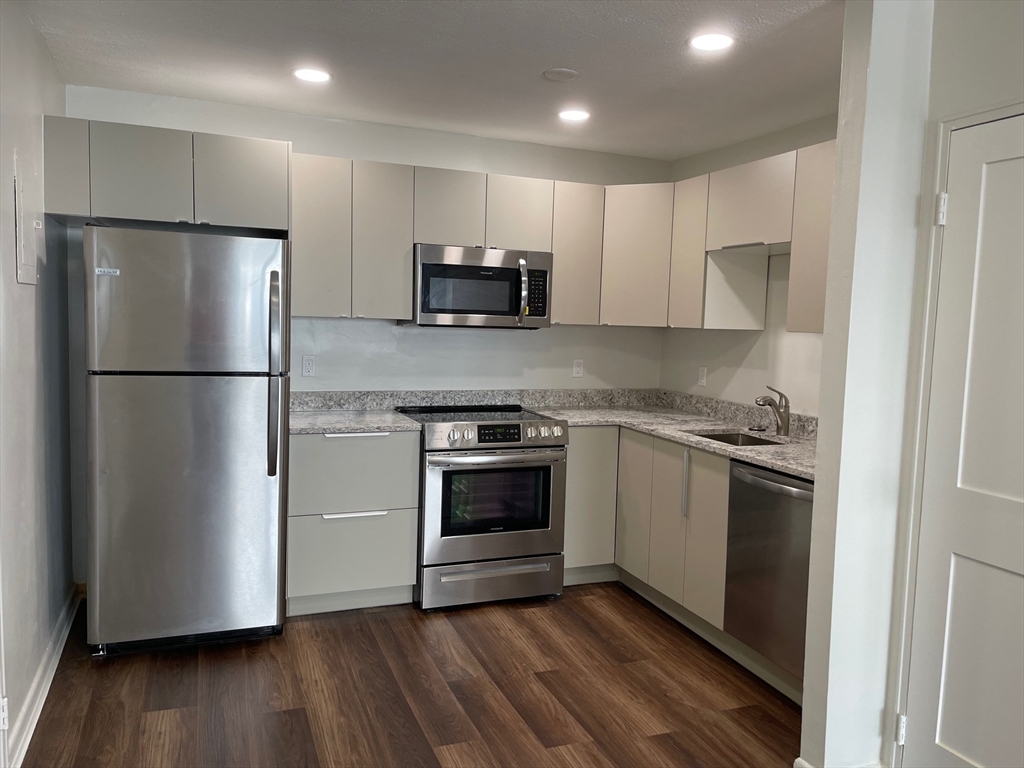 461 Washington Street # 305 Property Photo 1