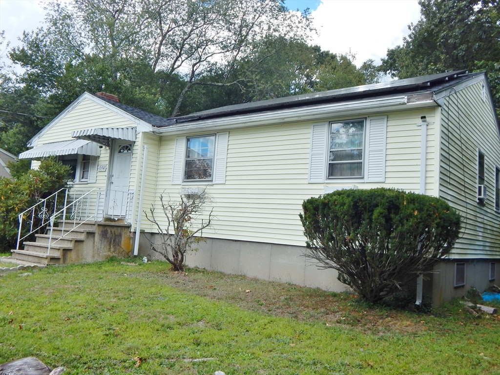 104 Crestfield Dr Property Photo 2